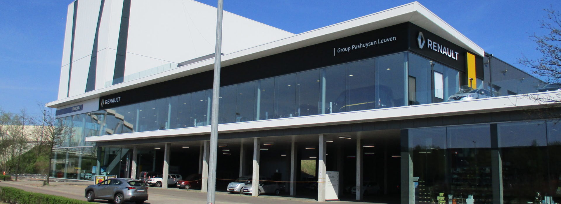 outside facade Renault Pashuysen garage in Leuven