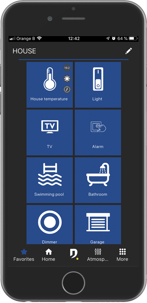 smartphone avec écran de grille d'installation de l'application Domintell Pilot