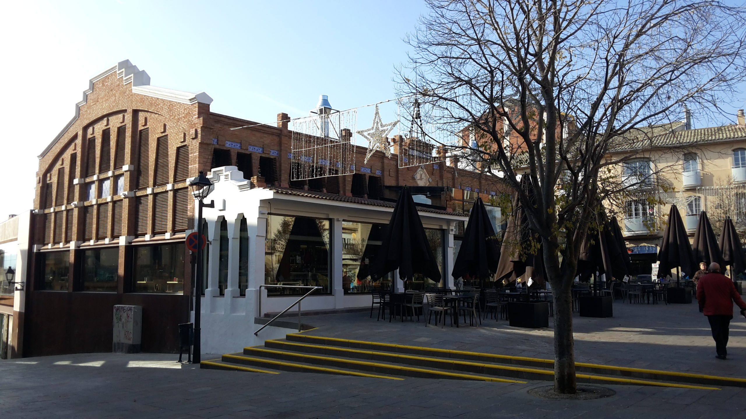 Market outside view