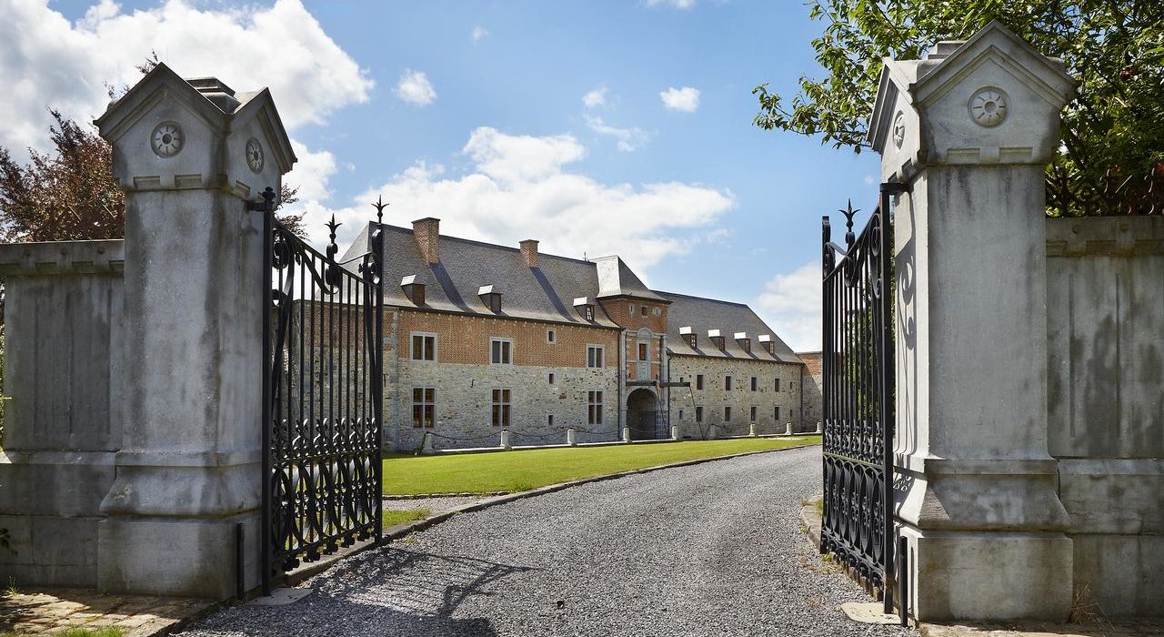 Beauraing_1 entrée du gîte chateau-ferme Pondrôme de beauraing