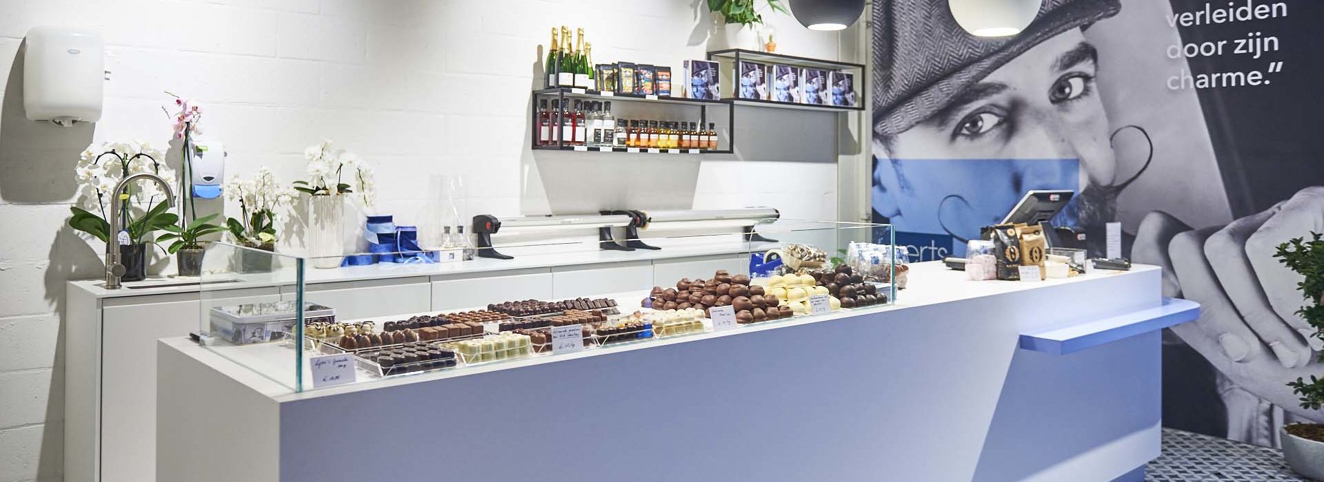 Aerts_Speculaas_5 comptoir du magasin Aerts Speculoos équipé du système domotique Domintell