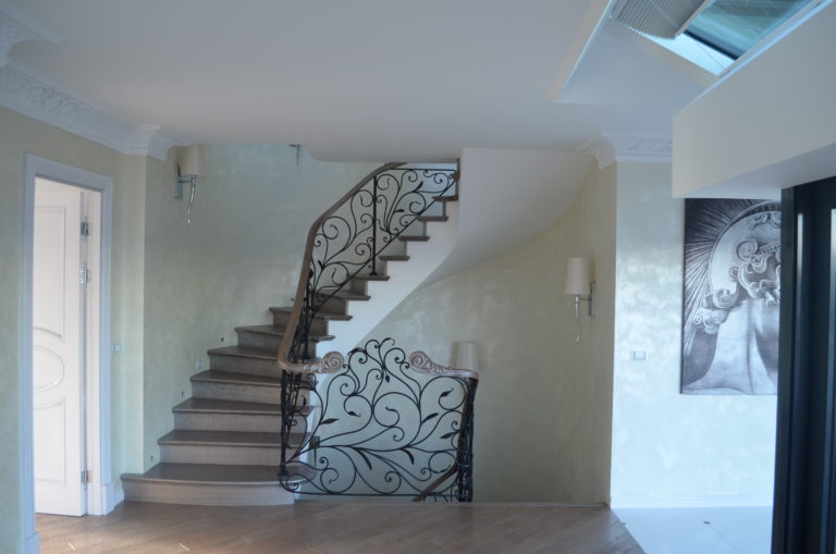 hall dans un appartement duplex à Vienne