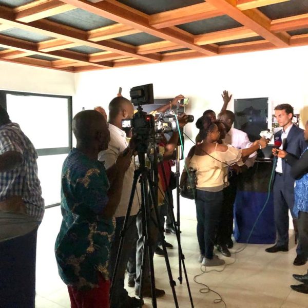 Nicolas Vryghem, directeur de Domintell, devant la presse camerounaise